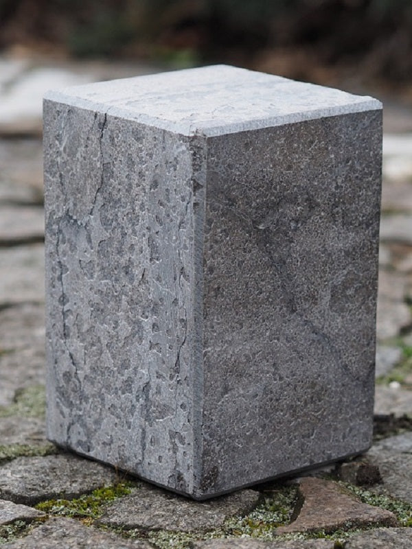 Natuursteen zuil