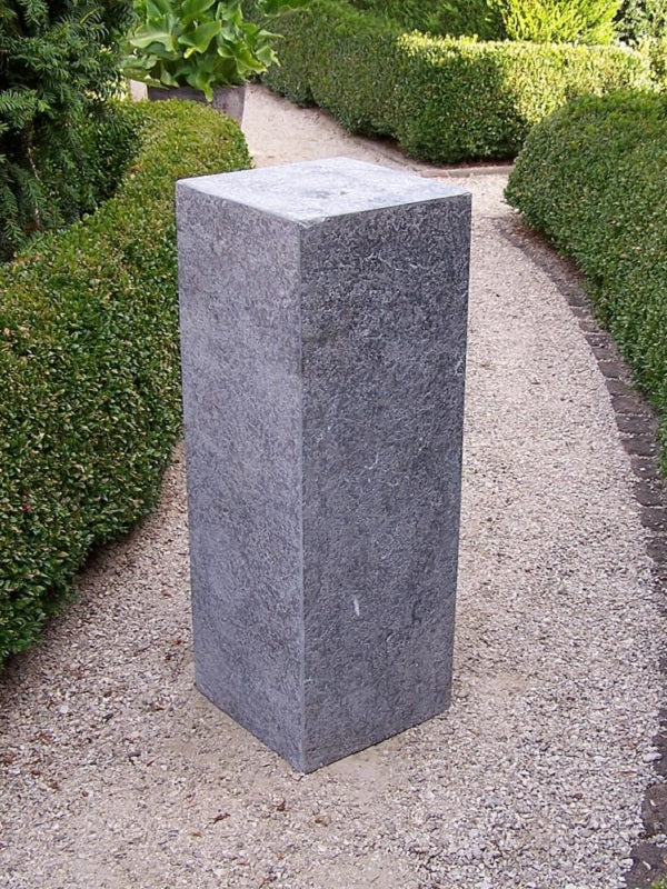 Natuursteen zuil