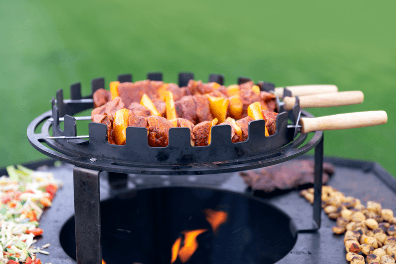 Dynamic centre brochettehouder